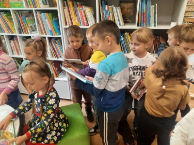13 сентября 2022 года наши воспитанники посетили районную библиотеку.